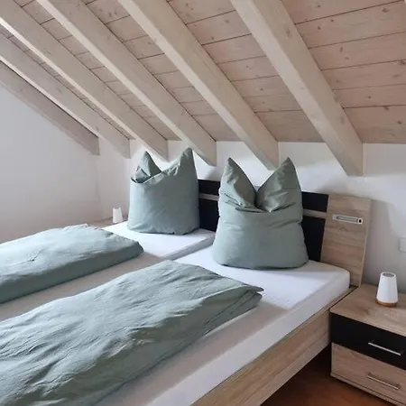 Appartement Dachgeschosswohnung Im Gruenen