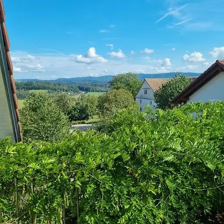 Dachgeschosswohnung Im Gruenen Apartment *