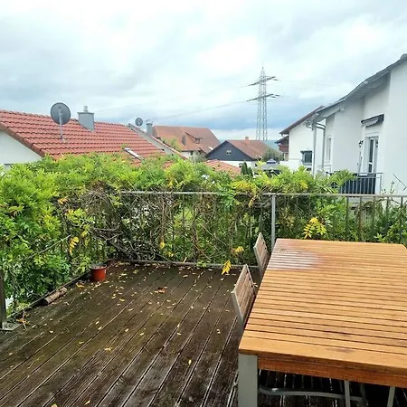 Dachgeschosswohnung Im Gruenen Apartment *