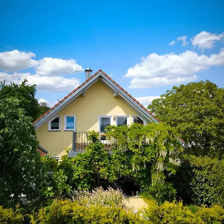 Apartment Dachgeschosswohnung Im Gruenen *